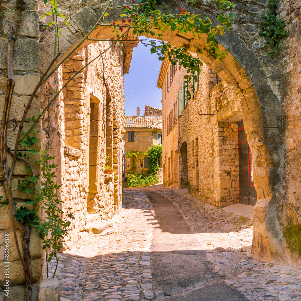 Old town in provence - obrazy, fototapety, plakaty 
