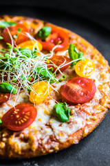 Canvas Print - Pizza with tomatoes and basil