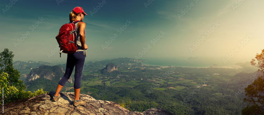 Lady hiker on the mountain - obrazy, fototapety, plakaty 