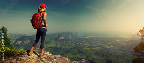 Fotografía Lady hiker on the mountain