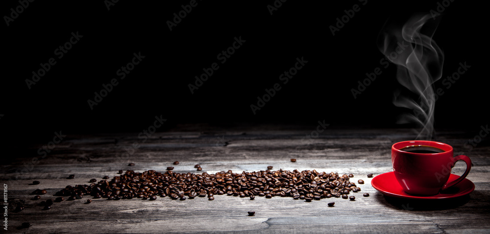 Kaffeetasse mit Kaffeebohnen Hintergrund - obrazy, fototapety, plakaty 