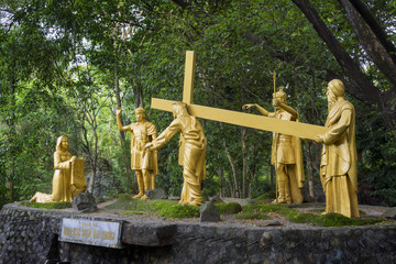 Wall Mural - 6th Station: Veronica wipes the face of Jesus #2