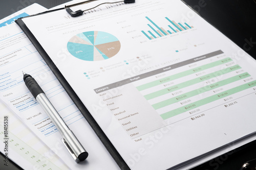 Fotomural Negocio de contabilidad e informe financiero con la pluma.