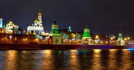 Fototapete - Panoramic overview of downtown Moscow with Kremlin at night time