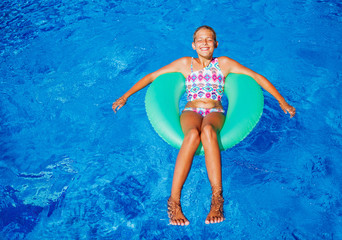 Wall Mural - Girl swims in a pool