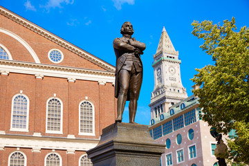 Fototapete - Boston Samuel Adams monument Faneuil Hall