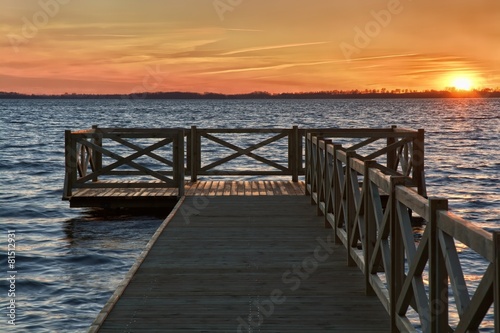 Naklejka dekoracyjna Sunset over lake