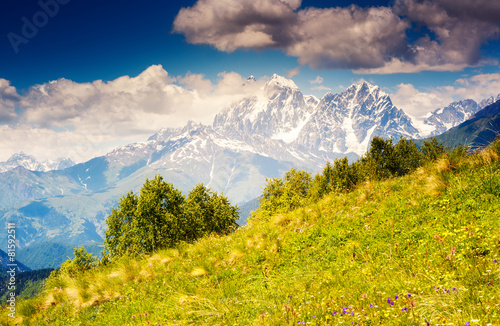 Obrazy Kaukaz  gorski-krajobraz-gruzji