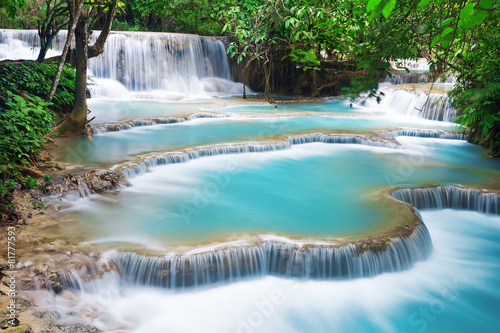Fototapeta na wymiar Turquoise water of Kuang Si waterfall