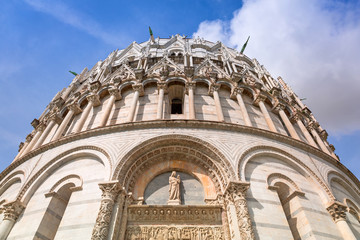 Canvas Print - Architecture details of Baptistery at the Leaning Tower in Pisa