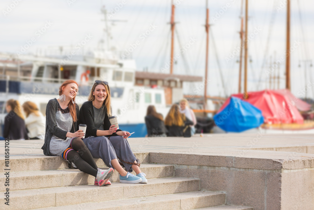 Obraz na płótnie Two beautiful nordic girls enjoying life at Oslo harbour w salonie