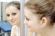 © Dan Race - Patient vor Spiegel bei Ergotherapie