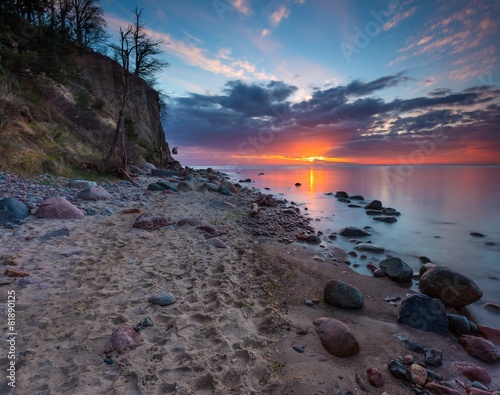 Naklejka dekoracyjna Cliff on sea shore at sunrise. Baltic sea long exposure photo