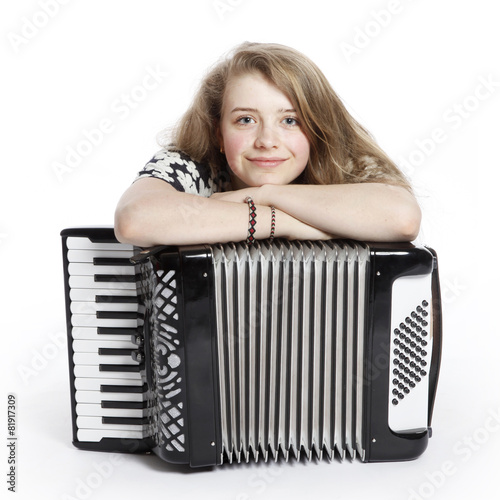 Fotografía smiling teenage girl on the floor of studio with accordion