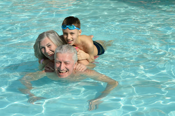 Canvas Print - grandparents with their grandchild