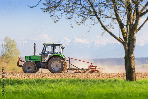 Traktor Mit Egge Stock Foto Adobe Stock