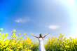 © BGStock72 - Young woman in the spring field
