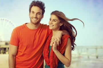 Canvas Print - Happy casual couple walking at seascape beach