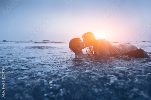 Photographie Sexy couple dans l'eau