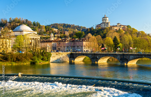 Cuadros en Lienzo Vista de Turín sobre el río Po - Italia