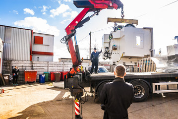 crane truck lifting heavy cnc machine with hydraulic arm