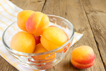 Wall Mural - Apricots in glass bowl