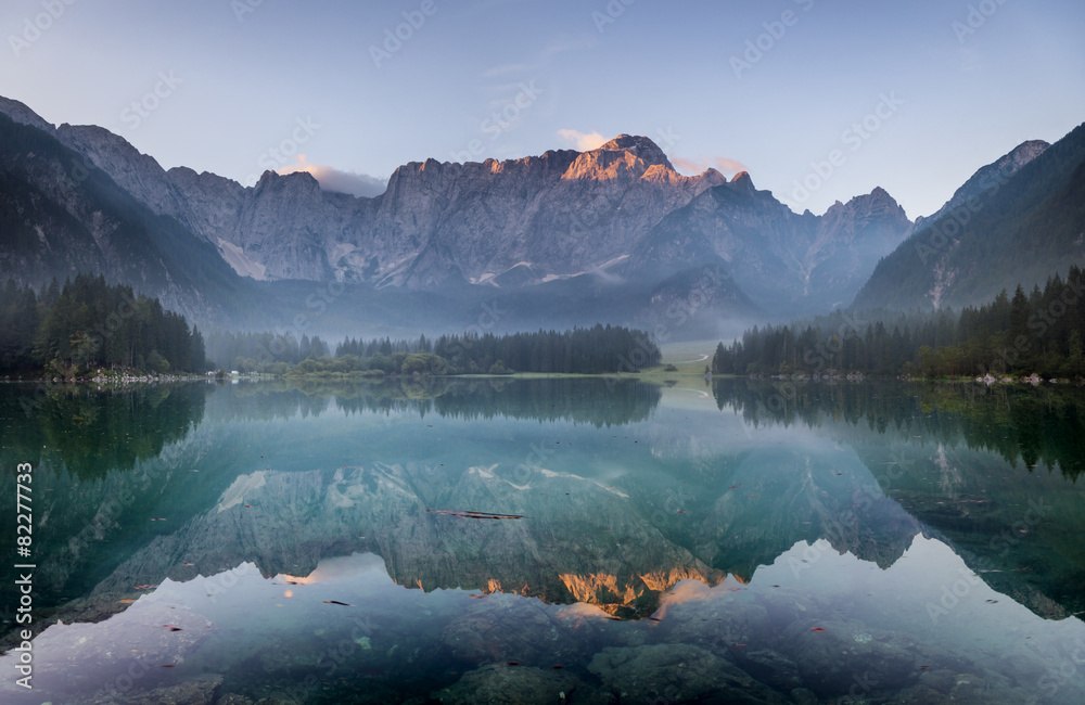 Obraz na płótnie jezioro górskie w Alpach Julijskich,Laghi di Fusine w salonie