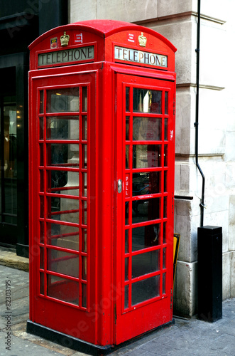 Fototapeta na wymiar cabine téléphonique