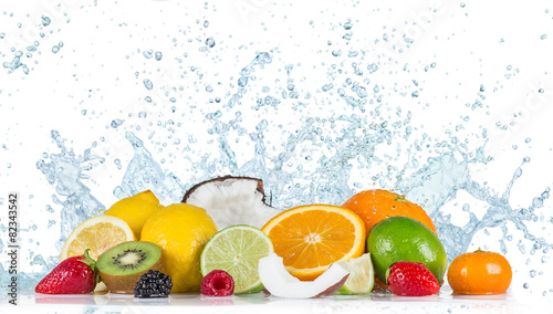 Naklejka na kafelki Fruit with water splash