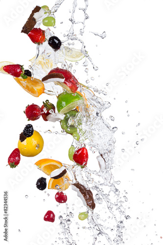 Fototapeta na wymiar Fruit with water splash