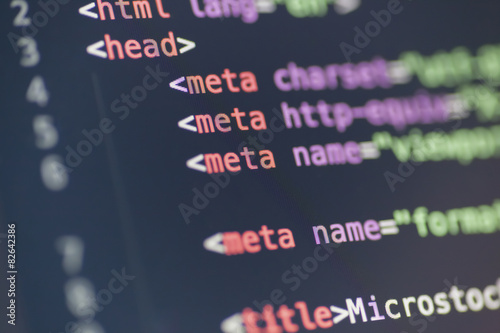 Fotografía Meta código de la etiqueta HTML en la pantalla del ordenador