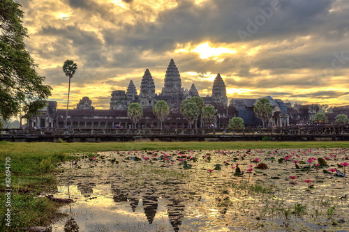 Fotografía Salida del sol en el templo de Angkor Wat, Siem Reap, Camboya