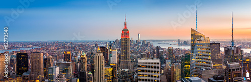 Fototapeta na wymiar New York skyline panorama at sunset