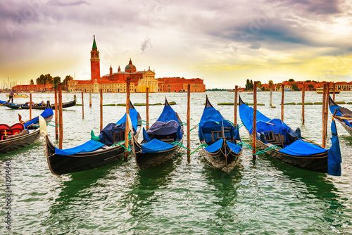 Obraz w ramie Gondolas at sunset