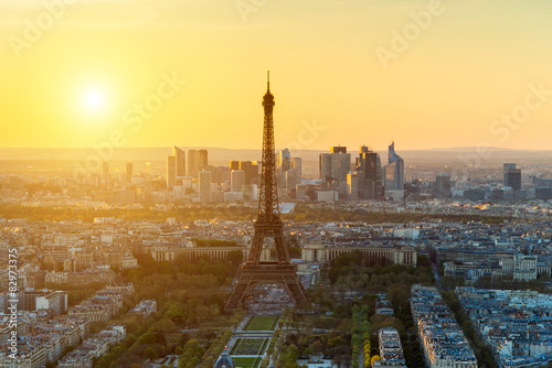 Naklejka na drzwi Sonnenuntergang in Paris