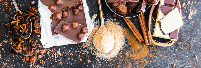 Chocolat and spices on black table