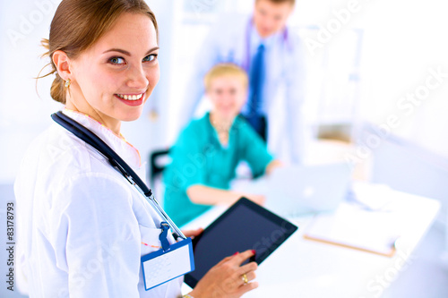 Fotografia, Obraz Young woman doctor holding a tablet pc