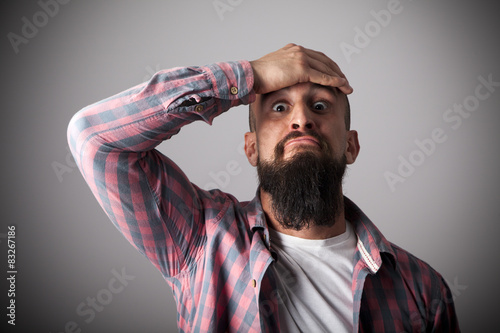 Fotografía Hipster con gesto de asombro