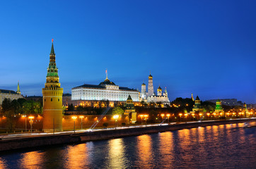 Night view of the Moscow Kremlin and Moscow river