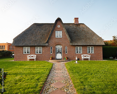Haus Mit Reetdach Auf Sylt Kaufen Sie Dieses Foto Und Finden Sie