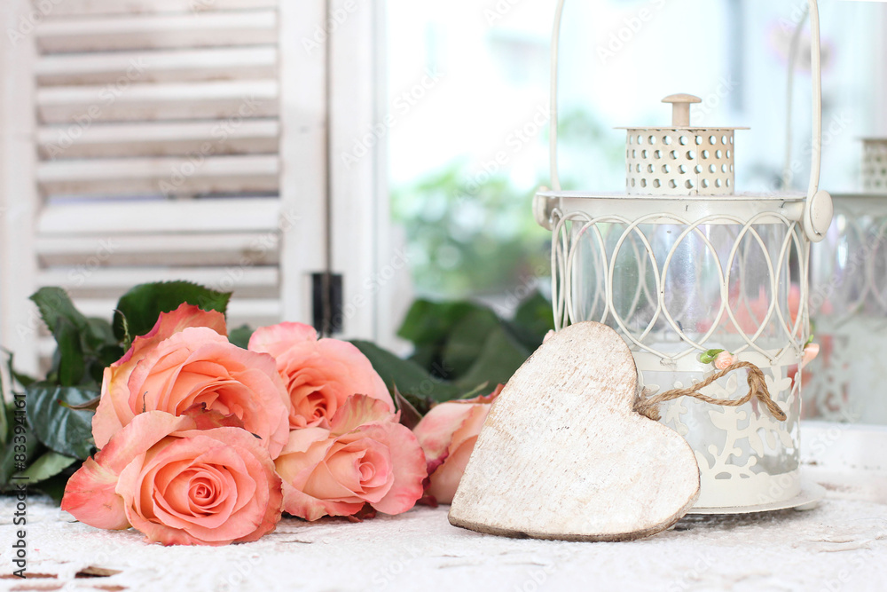 Fotovorhang - Beautiful bouquet of peach roses in shabby style on a mirror bac