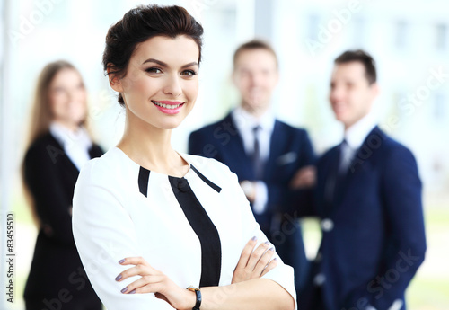 Fotografía Face of beautiful woman on the background of business people