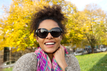 Wall Mural - Happy smiling woman with sunglasses