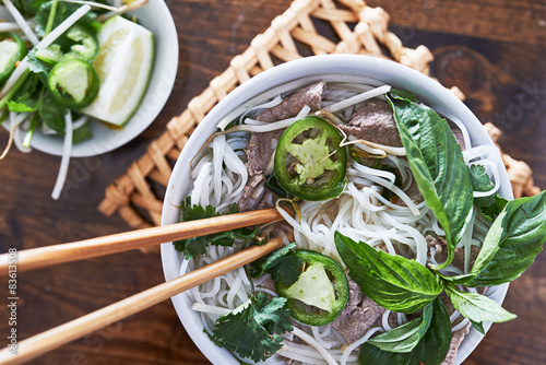 Fotografía Foto aérea de comer carne pho vietnamita