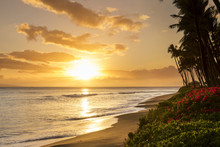 Tropical Sunset On Kaanapali Beach In Maui, Hawaii. 