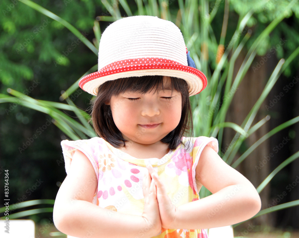祈る少女 の Stock フォト | Adobe Stock
