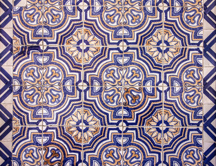 Fototapete - Ancient ceramic tile in Lisbon street, Portugal.