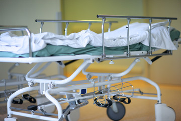 Hospital mobile bed