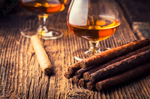 Naklejka - mata magnetyczna na lodówkę quality cigars and cognac