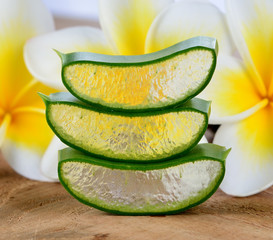 Poster - Aloe vera and frangipani flower on wooden